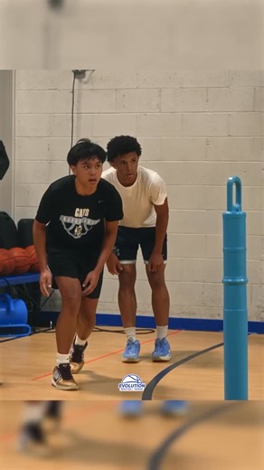 Evolution Basketball Training on Instagram: "Our advanced kids working with Coach Doug on receiving the ball off a screen and attacking the basket, initiating contact as the attacker to create space to finish off two feet. Location: Merrifield Facility Trainer: Doug Howard 欄溺 #evofam"