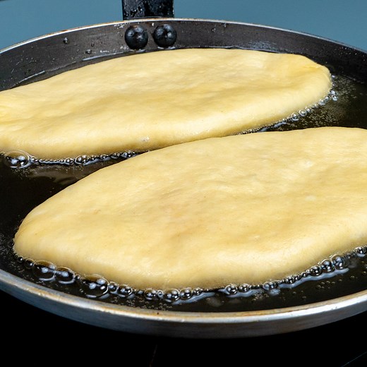 Friends bring their flour so I can make this recipe for them! Simple and delicious Ingredients: warm milk: 300 ml (10 fl oz) sugar: 20 g (0.7 oz) dried yeast: 8 g (0.3 oz) salt: 8 g (0.3 oz) flour: 450 g (16 oz) vegetable oil: 30 ml (1 fl oz) cheese: 400 g (14 oz) eggs: 1 pc vegetable oil: 30 ml (1 fl oz) | Cookrate