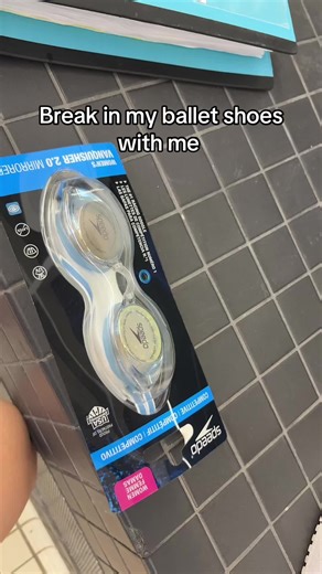Break in my goggles with me #artisticswimming #artisticswimmer #swim #pool #goggles #swimming