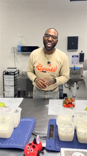 Jeromie Jones on Instagram: "Tonight we’re getting set up for our FIRST Treat Makers Class! 🍓🍫 9 students tonight and 10 more on Sunday, all learning how to make • Chocolate covered strawberries • Pretzels • Rice Krispies • Apples But we’re not stopping at dipping… We’re also teaching the business of treat making, pricing, process, and doing it the right way. And yes, treat makers, this warming mat is a GAME CHANGER. Keeps your chocolate warm so you’re not running back and forth to the microwa