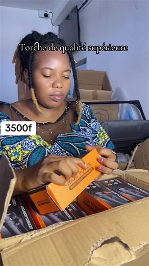 Lampe torche LED puissante à 3500 lumens