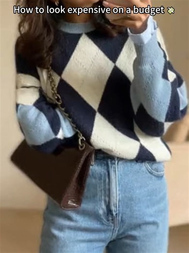 Obsessed with this diamond pattern! 🔷 It looks so premium styled with jeans or a skirt. The perfect effortless look for coffee runs or uni. Trust me, you need this in your rotation. Link is right there in the video! 👇 #styling #grwm #fashiontiktok #jumper #affordablefashion #viralproduct #falloutfits #outfitideas #dailylook