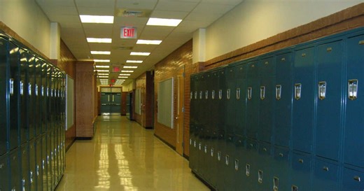 "On a entendu un gros boom" : ce que l'on sait de l'explosion d'une bouteille d'acide dans un collège à Angers, à cause d'un challenge TikTok