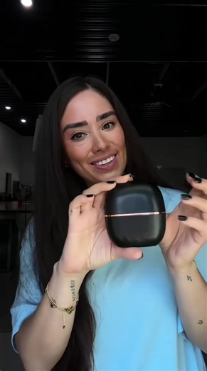From frizzy to flawless in minutes. ✨ This is what quick styling looks like with LUMMI.💜 Heats up fast. Glides smoothly. Fits in your bag. Perfect for everyday touch-ups. 💬 Comment “LUMMI” for the link Save for your GRWM routine (hair straightening demo, mini straightener, portable hair tool, quick styling) (#grwm #tiktokbeauty #straightner #viral )