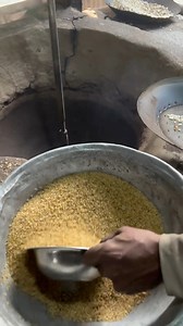 Puffed rice roasted by a local machine | ঝিনাইদহ সংবাদ