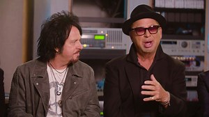 In this new clip, TOTO discuss the creation of their classic hit "Africa" The band's forthcoming career-spanning greatest hits album: 40 Trips Around The Sun (featuring three new songs) is out worldwide on February 9th on Legacy Recordings Pre-order the album here: https://lnk.to/toto_GH/amazon | Toto