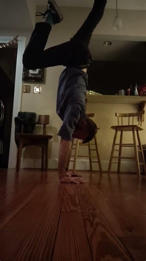 #handstandworkout #handstandflow #handstandhold #handstandnation #presstohandstand #elbowlever #yoga