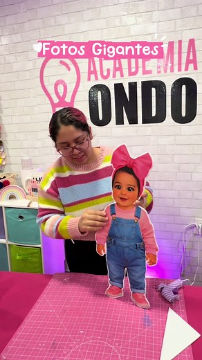 Hoy te enseño cómo puedes hacer estas figuras gigantes con tus fotos, mandando a imprimir a CVS o a Walgreens photo. De excelente calidad y muy económicas Es un excelente opción, si no tienes impresora o no quieres batallar uniendo hojas