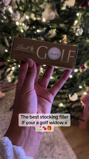 If you’re a golf widow like me, then this is an absolute must-buy for your other half ⛳️ These honestly look adorable and they taste even better. Yes lol I did try the goods but as I said, I’m already a golf widow, so it’s the least I deserve 😌 Jokes aside, they make such a great stocking filler, they’re absolutely beautiful, and as always, you can never go wrong with a bit of Lindt chocolate 🍫#fyp #giftidea #golfgift #lindt #christmasgiftsforhim