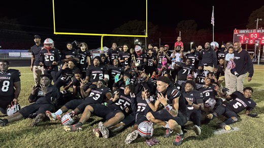 Abbeville football shuts down Kaplan in Class 3A District 5 opener