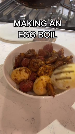 Making an Egg Boil Recipe with Shrimp and Potatoes