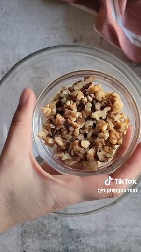 APPLE CRISP WITHOUT OATS (GLUTEN FREE) #glutenfreedessertrecipes #guiltfreedessert #applecrispwithoutoats #healthyapplecrisp #glutenfreeapplecrisp #healthydessertideas #appledessert