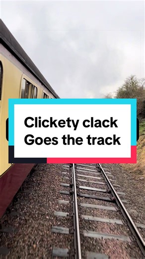 The mesmerising sound of a train on the tracks. So rhythmic if you listen long enough Possibly one of my favourite sounds on a railway #railway #railwaytrack