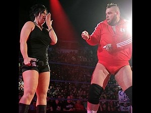 Friday Night SmackDown - Brodus Clay vs. Vickie Guerrero - Dance Off