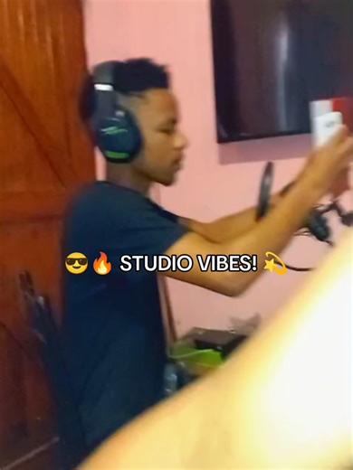 studio session 🔥 New song dropping SOON 🔮 #NewMusic #ComingSoon #GzGang
