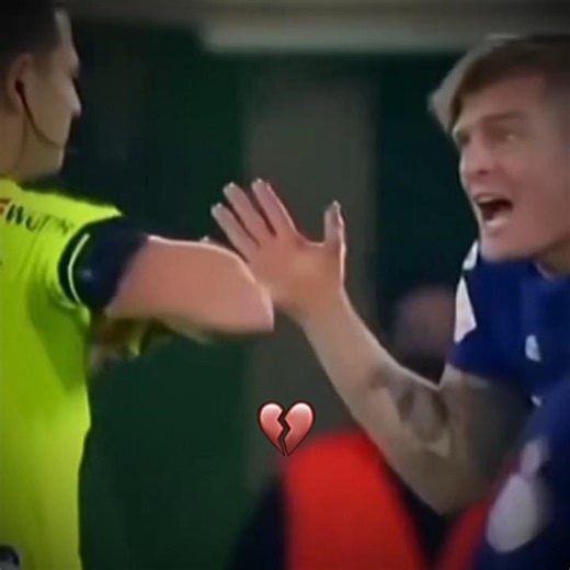 Only a yellow card it should have been a red card😭😭🤣🥀🥀 #fightingcorruption #fifa