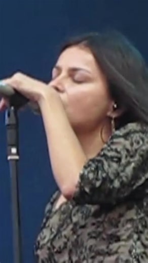 some rare footage of hope sandoval’s post-mazzy star band ‘Hope Sandoval and the Warm Inventions’ playing live in 2010 at Big Chill 😍 #hopesandoval #mazzystar #live #bigchill #fyp