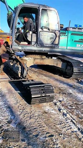 Equipping Excavators: The Installation of Track Chains