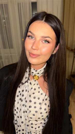 Ola Żmijska on Instagram: "GRWM NA IMPREZĘ💃🏽🪩 Podkład @lorealparis True Match Nude Korektor @rimmellondon Multi Tasker Better Than Filters Bronzer @rarebeauty Róż na mokro kupiony w Tajlandii Puder @hudabeauty Róż w kamieniu @rarebeauty Żel do brwi @bourjoispolska Cienie @flowerknows_global @nyxcosmetics_pl Ultimate Utopia @nam.cosmetics brokatowy cień do powiek Crystal Shine Tusz do rzęs @maybelline_pl sky high Sztuczne rzęsy Rival Me Fake it 3D-Lashes Konturówka @inglotpolska cinnam(one) an