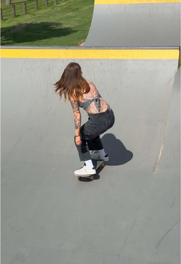 Aimeemassie (@aimeemassie)’s videos with Bitter Sweet Symphony - Remastered 2016 - The Verve