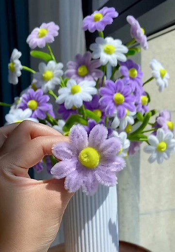 Handmade DIY Pipe Cleaner Daisy Flower Crafts