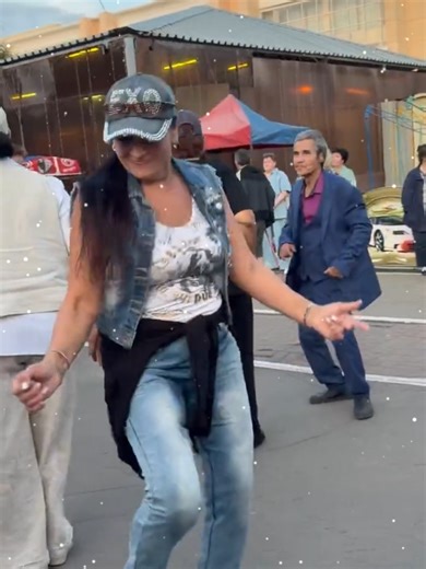 Классные танцы с красивыми девушками