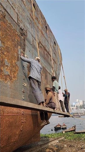 How to remove paint and rust from old ships #amazing