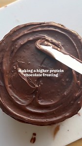 This creamy chocolate frosting had more protein than your average frosting thanks to Greek yogurt! Recipe: https://www.thepancakeprincess.com/chocolate-greek-yogurt-frosting/ | The Pancake Princess
