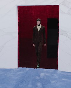 Each room the models navigate in the #PradaFW21 Men’s show excites the senses: backdrops brilliantly hued, isolated passages underscored by an original electronic soundtrack by Plastikman aka Richie Hawtin. Discover more: https://tinyurl.com/y2vynzcd #Prada | Prada