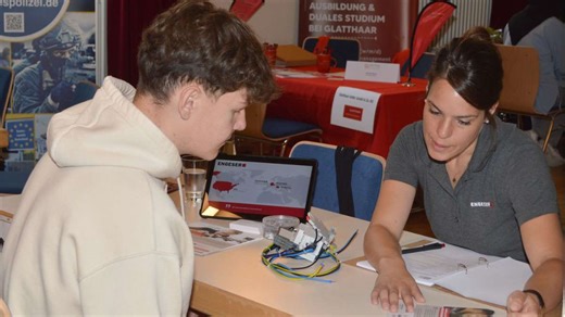 Azubi-Speed-Dating in Schramberg: Schüler buchen mehr als 700 Gespräche