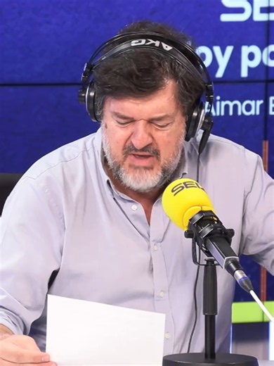 📖 Te contamos 'La metamorfosis' de Kafka en 3 minutos 🪳 Nuestro bibliotecario Antonio Martínez Asensio te cuenta la historia de Gregor Samsa, que de repente, se encuentra transformado en un monstruo #HoyporHoy #UnLibroen3Minutos #Lametamorfosis #Kafka #Novela