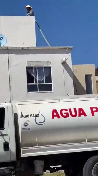 La leyenda del elegido y los tinacos perfectos