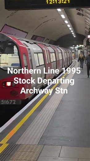 Northern Line 1995 Stock Departing Archway Stn #trainspotting #trainvlogs #fortheloveoftrains