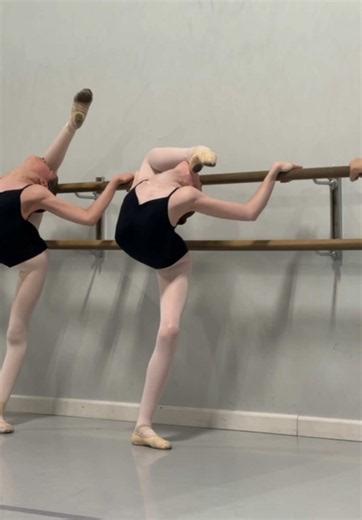 How is this even possible 😳😶 #flexibility #ballet #ballerina #dancer #balletclass