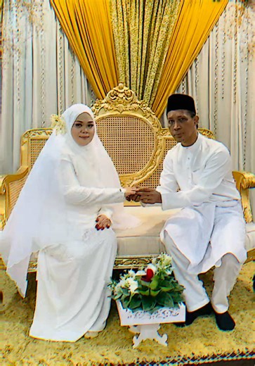 AIDA 🤍 WAN, Batu Pahat. Alhamdulillah, Tahniah, Selamat Pengantin Baru 💞 Barakallahu Lakuma, Aamiin. Thanks Aida sayang share photo moment bahagia Majlis Nikah cantik segak bergaya Raja Sehari with Kurung Qistina & Baju Melayu Seif code Off-White 🤍 #ellyemylia #butikbajuviral #butikbajucantik #butikbajujohor #bajunikah