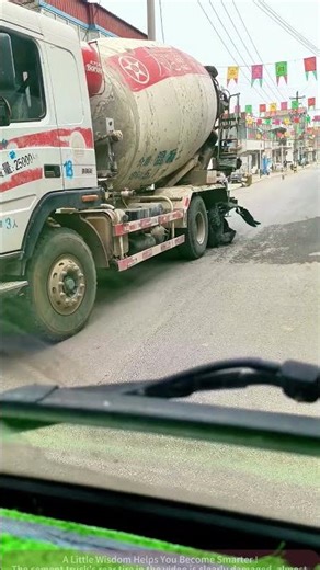Cement Truck's Rear Tire Exploded! Driver Still Pushing It