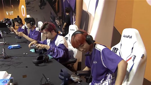 xrock展现霸主地位，逆风翻盘小蜜蜂热点强图战火小镇