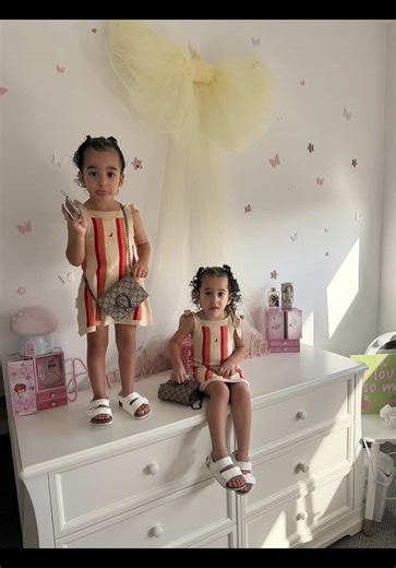 Twin Sisters Outfit Inspiration: Stylish OOTD Tips