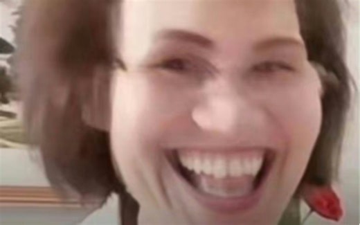 被这离谱的主播笑拥了