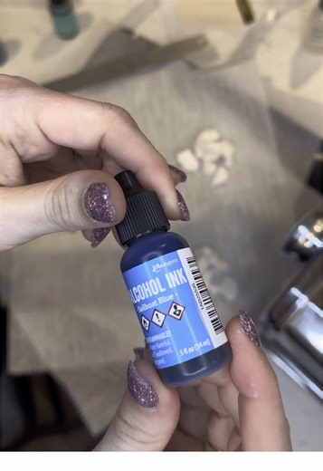 Want to learn a to color your own clay? Read below!👇 1. Make sure your clay is conditioned. I like to use my new Atlas pasta machine. Thanks mom! 2. Chop to bits and separate into piles 3. Alcohol inks! Pro tip, put on some gloves before mixing with hands haha. 4. I like to roll mine through the pasta machine again, but you don’t have to. 5. For this design, I added some liquid clay and gold foil. Come back for part 2 to see how gorgeous this turned out! #polymerclay #clay #design #ink #color #