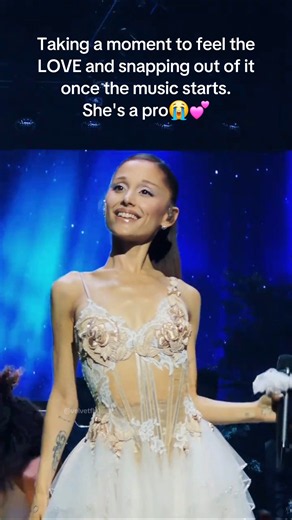 Ariana Grande taking a moment to feel all the LOVE and snapping out of it once the music starts😭💕