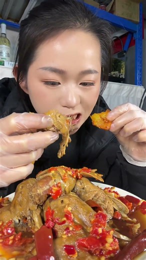 Unbelievable! The Giant Chicken Head with More Meat Than Ever