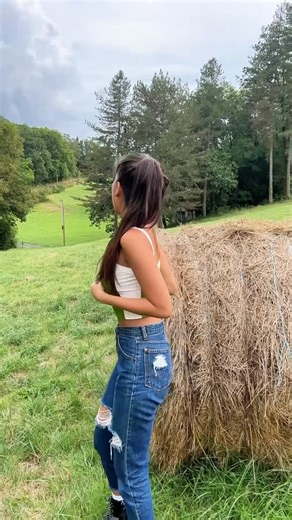 Nina Cola on Instagram: "It’s freezing here 略蠟"