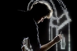 Water Light Graffiti, A Water-Activated LED Wall You Can Paint With Water