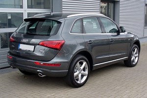 Audi Q5 Batterie wechseln & laden | Kosten & Anleitung zum Anlernen