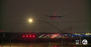 'Let's cross our fingers.' Air traffic controllers say DTW has faulty approach lighting system