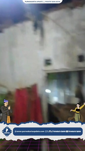 Purwakarta Update - Hujan deras yang mengguyur wilayah Purwakarta pada Senin sore (27/10/2025) mengakibatkan tanah longsor di Desa Kertajaya, Kecamatan Pasawahan. Material longsoran menimpa satu rumah warga di RT 15 RW 05, Kampung Ciirateun. Peristiwa terjadi usai hujan dengan intensitas tinggi mengguyur kawasan tersebut sejak pukul 16.00 WIB. Tanah dari tebing di belakang rumah tiba-tiba ambrol dan menimpa bagian dapur rumah warga. Beruntung, tidak ada korban jiwa dalam kejadian tersebut. Namun