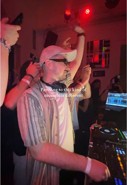 Your favorite party in Prague is back on the 25.04.2025 🪩 get your tickets in bio ♥️ @Pommah #RoomLab #prague #pragueparty #whattodoinprague #praguetoday #pragueevents #praguenightlife #praguetravel