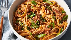How to Make Slow Cooker Honey Garlic Chicken Noodles