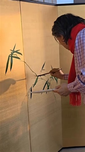 RockWell Art Supplies on Instagram: "On the first day of the New Year, we are delighted to share a meaningful work by our International Brand Ambassador, Jianyong Yang — a bamboo folding screen. It symbolizes growing steadily, section by section, just like bamboo, reminding us that in the new year, we can progress step by step. We send this heartfelt blessing to all our friends who follow and support RockWell. 🎋 During the China Art Journey in July 2025, a few of our artists met him. Do you sti